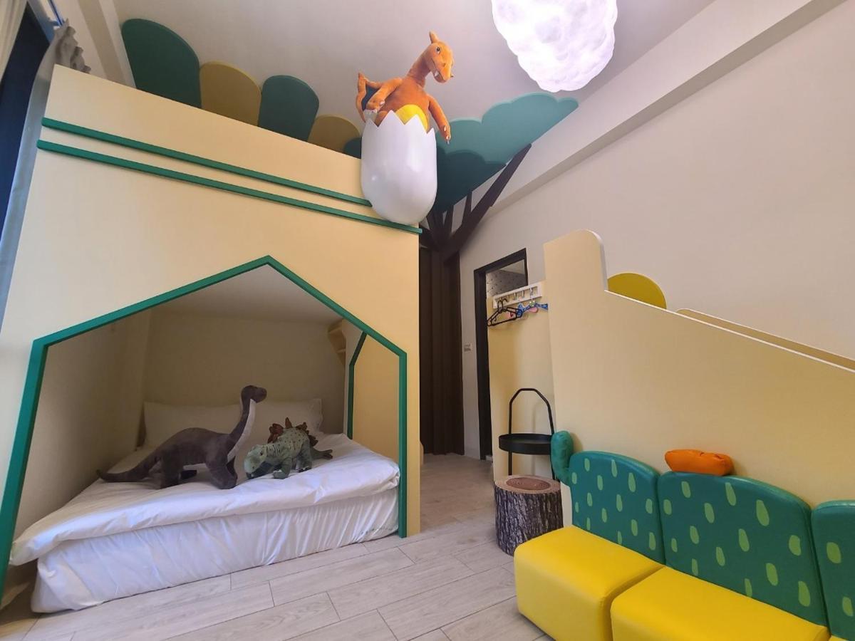 Sunlight Forest Homestay Тайнань Экстерьер фото